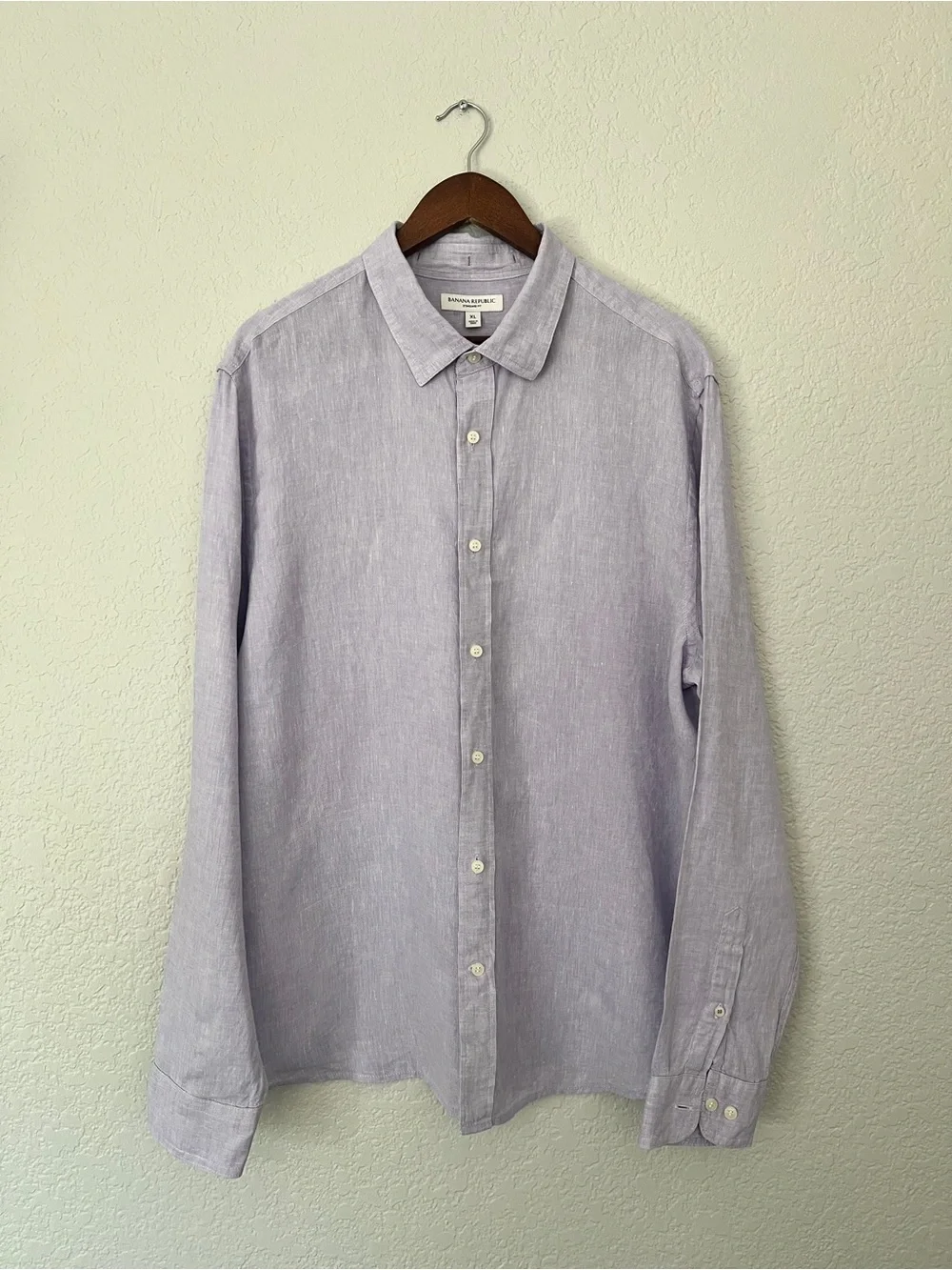 Banana Republic Men's Light Lavender Linen Button-Up Shirt
